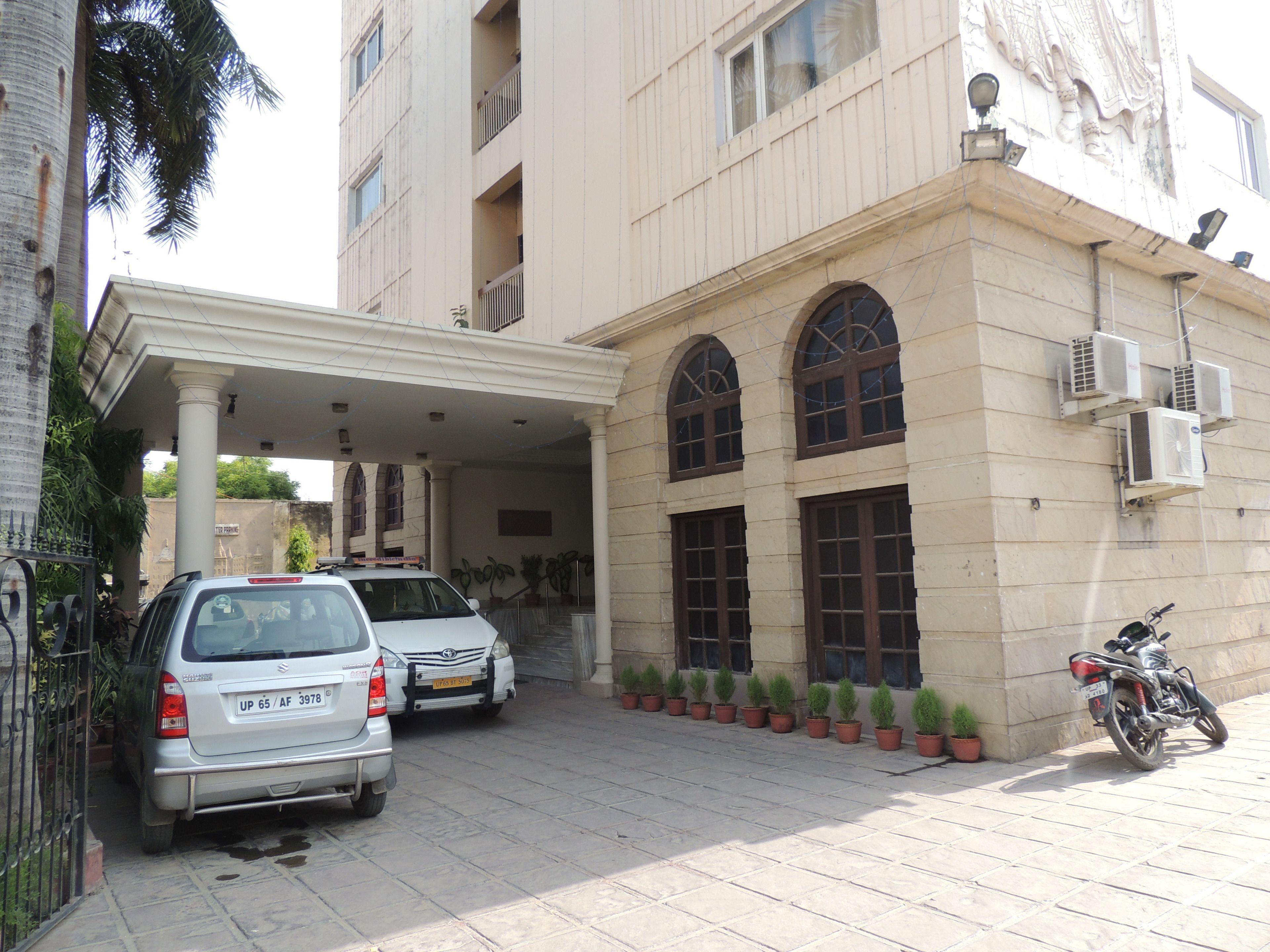 Diamond Hotel — Photos 1